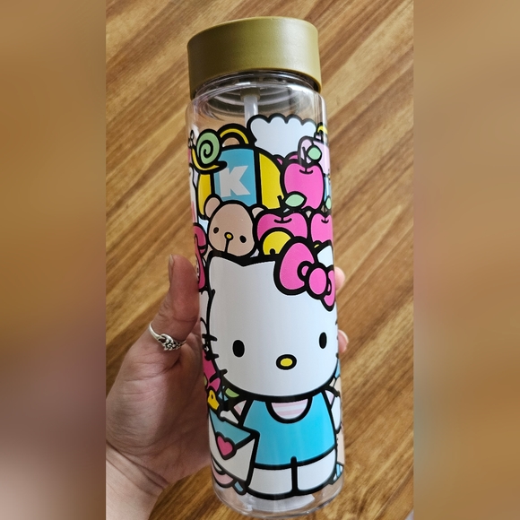 Hello Kitty Sanrio, NWT water bottles - Picture 2 of 5